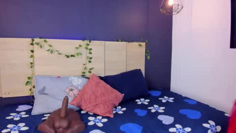 Snapshot of thaliaocean chatting on 10.20.25 thaliaocean online show from 10.20.25