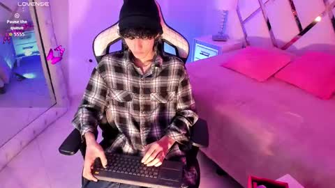 Snapshot of thanier_18 chatting on 02.19.26 thanier_18 online show from 02.19.26