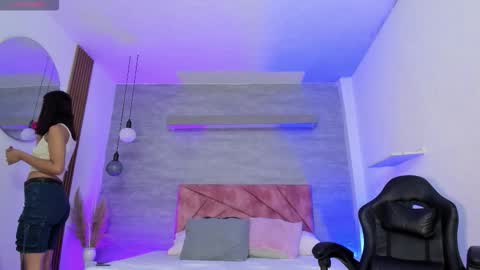 Snapshot of thararouse chatting on 11.10.25 Thara Rouse online show from 11.10.25