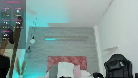 Snapshot of thararouse chatting on 11.13.25 Thara Rouse online show from 11.13.25