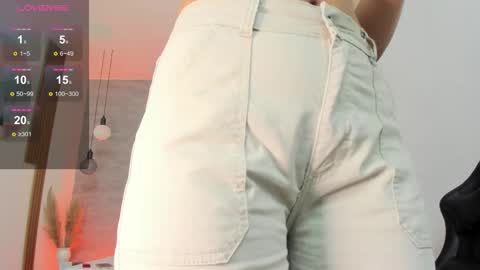 Snapshot of thararouse chatting on 11.25.25 Thara Rouse online show from 11.25.25