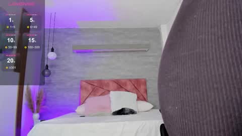 Snapshot of thararouse chatting on 11.27.25 Thara Rouse online show from 11.27.25