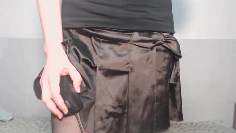 Snapshot of the_basic_instinctt chatting on 01.25.25 Eva online show from 01.25.25