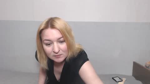 Snapshot of the_basic_instinctt chatting on 03.09.25 Eva online show from 03.09.25