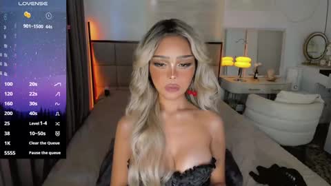 Snapshot of the_enchantressxx chatting on 12.21.24 nabi butterfly online show from 12.21.24