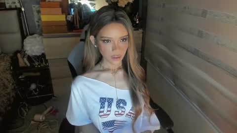 Snapshot of the_enchantressxx chatting on 06.14.26 nabi butterfly online show from 06.14.26