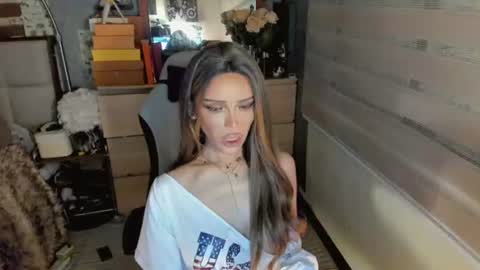 Snapshot of the_enchantressxx chatting on 06.18.26 nabi butterfly online show from 06.18.26