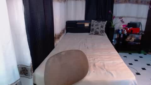 Snapshot of the_girl_nxt_door chatting on 01.09.25 samm online show from 01.09.25