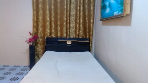 Snapshot of the_girl_nxt_door chatting on 12.16.25 samm online show from 12.16.25