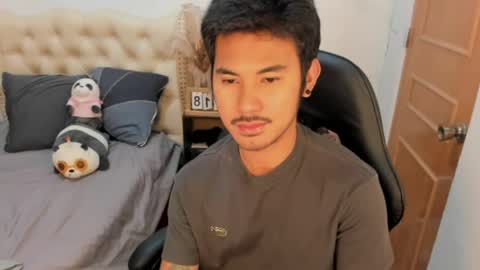 Snapshot of the_killian_jones chatting on 05.18.26 ken online show from 05.18.26