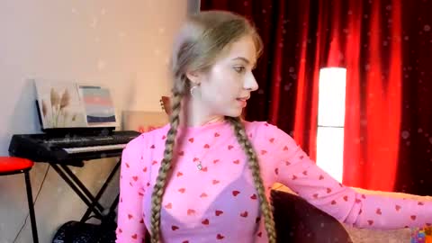 Ally    STREAMING ON TWITCH NOW Check my Twitter for updates online show from 02.14.25