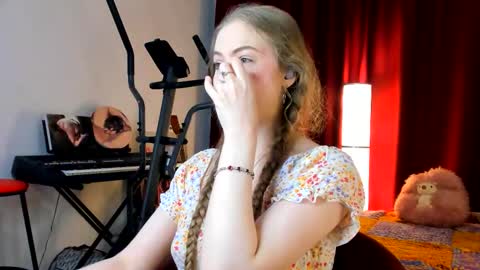 Ally    STREAMING ON TWITCH NOW Check my Twitter for updates online show from 10.22.25