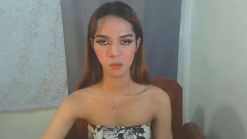 thea121698 online show from 10.18.25