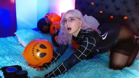 Snapshot of thea_aphros chatting on 10.25.25 Diosa Afrodita online show from 10.25.25