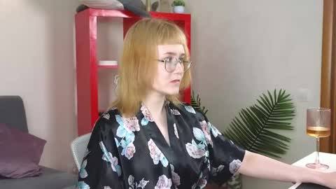 Snapshot of thea_quill chatting on 05.01.26 thea_quill online show from 05.01.26