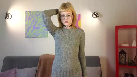 Snapshot of thea_quill chatting on 05.16.26 thea_quill online show from 05.16.26