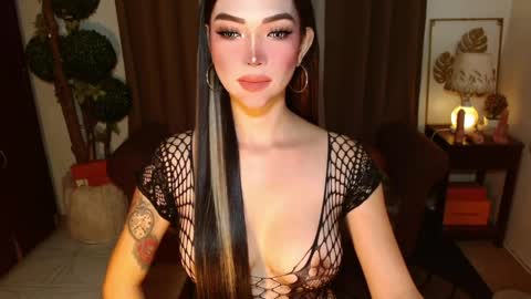 Snapshot of thea_whong chatting on 03.24.26 thea_whong online show from 03.24.26