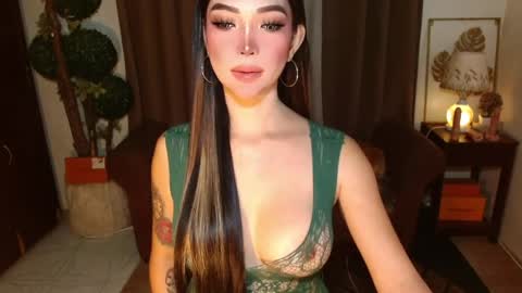 Snapshot of thea_whong chatting on 03.25.26 thea_whong online show from 03.25.26