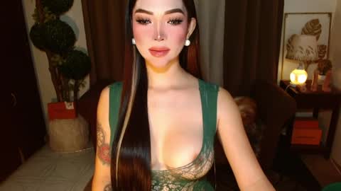 Snapshot of thea_whong chatting on 04.02.26 thea_whong online show from 04.02.26