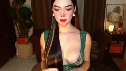 Snapshot of thea_whong chatting on 04.12.26 thea_whong online show from 04.12.26
