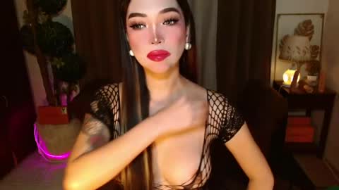 Snapshot of thea_whong chatting on 04.15.26 thea_whong online show from 04.15.26