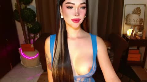 Snapshot of thea_whong chatting on 04.17.26 thea_whong online show from 04.17.26