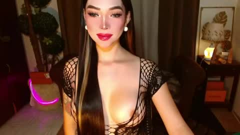 Snapshot of thea_whong chatting on 04.22.26 thea_whong online show from 04.22.26