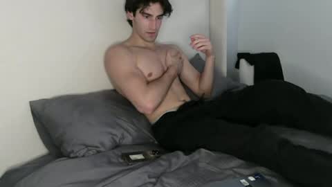 Snapshot of thealecvescari chatting on 06.24.26 thealecvescari online show from 06.24.26