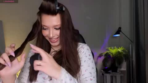 Snapshot of thebbylu chatting on 09.26.25 Lucy online show from 09.26.25