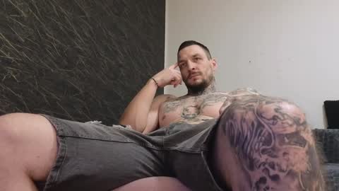 Snapshot of thebestmuscles chatting on 01.06.25 John online show from 01.06.25