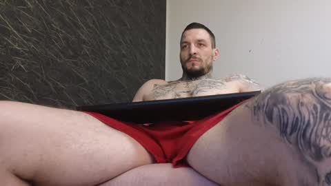 Snapshot of thebestmuscles chatting on 01.12.25 John online show from 01.12.25