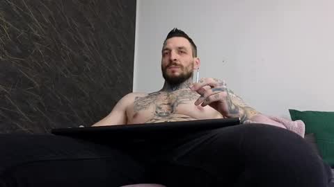 Snapshot of thebestmuscles chatting on 02.09.25 John online show from 02.09.25