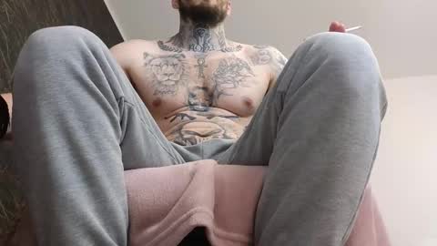 Snapshot of thebestmuscles chatting on 02.10.25 John online show from 02.10.25