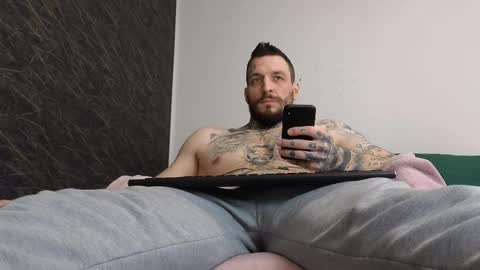 Snapshot of thebestmuscles chatting on 02.14.25 John online show from 02.14.25