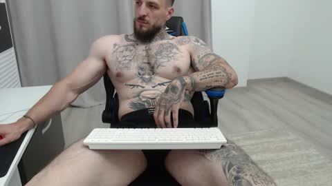 Snapshot of thebestmuscles chatting on 09.11.25 John online show from 09.11.25