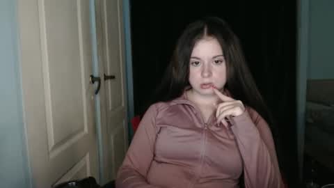 Snapshot of theblackdiamond194588 chatting on 05.18.26 raissa online show from 05.18.26