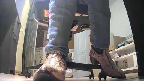 Snapshot of thecowboy_74 chatting on 10.25.25 thecowboy_74 online show from 10.25.25