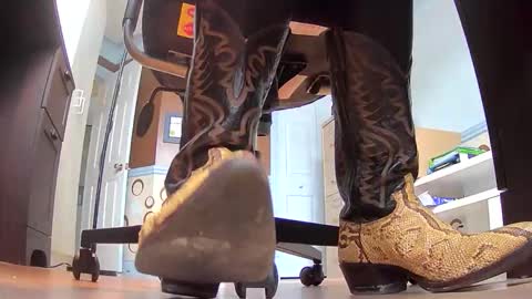 Snapshot of thecowboy_74 chatting on 11.19.25 thecowboy_74 online show from 11.19.25