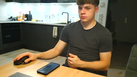 Snapshot of thecuteguy144949 chatting on 11.12.25 thecuteguy144949 online show from 11.12.25