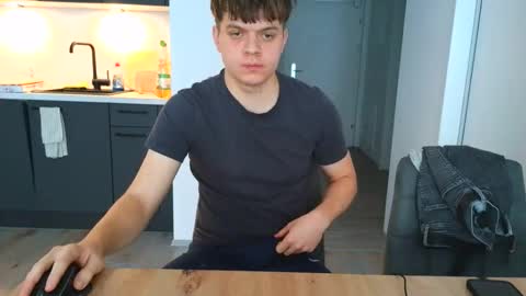 Snapshot of thecuteguy144949 chatting on 11.23.25 thecuteguy144949 online show from 11.23.25