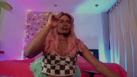 Snapshot of thegoldenbitch chatting on 01.09.25 Goldie online show from 01.09.25