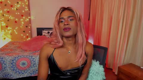 Snapshot of thegoldenbitch chatting on 02.06.25 Goldie online show from 02.06.25