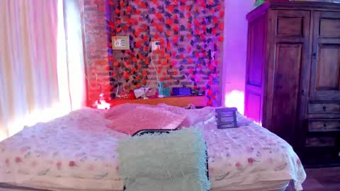 Snapshot of thegoldenbitch chatting on 11.09.25 Goldie online show from 11.09.25