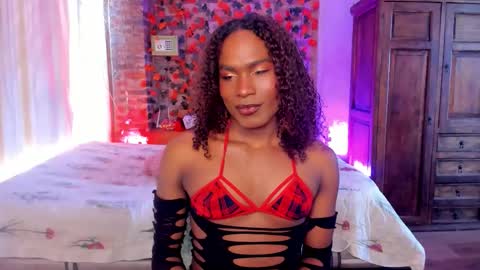 Snapshot of thegoldenbitch chatting on 11.12.25 Goldie online show from 11.12.25