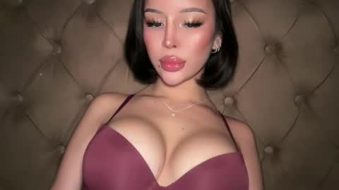 Elle  dont forget to folloW me and thumbs up online show from 03.13.26