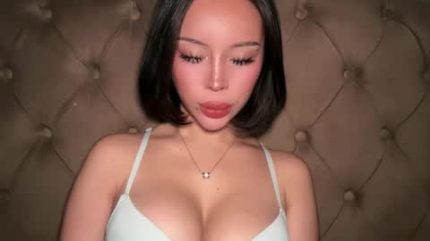 Elle  dont forget to folloW me and thumbs up online show from 04.04.26