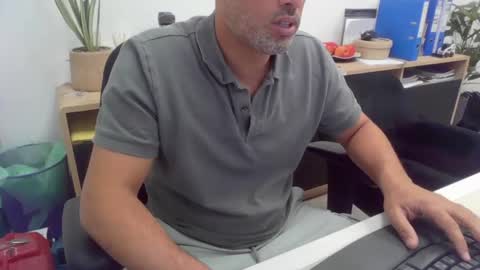 Snapshot of thehardcock2025 chatting on 12.01.25 thehardcock2025 online show from 12.01.25