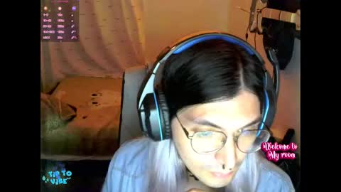 Snapshot of thehushvibe chatting on 10.19.25 Jav online show from 10.19.25