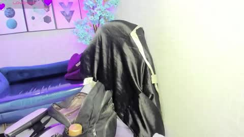 Theia  online show from 12.03.25