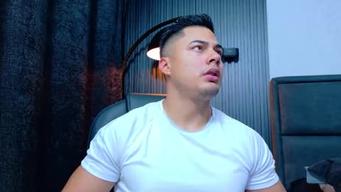 Snapshot of thekingerick chatting on 02.12.26 thekingerick online show from 02.12.26